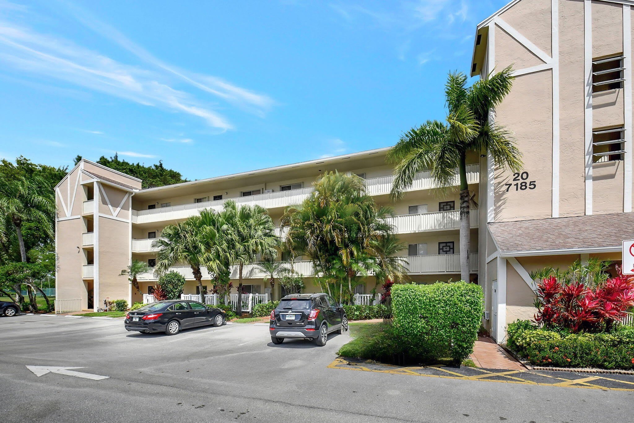 7185 Huntington Lane – photo 1