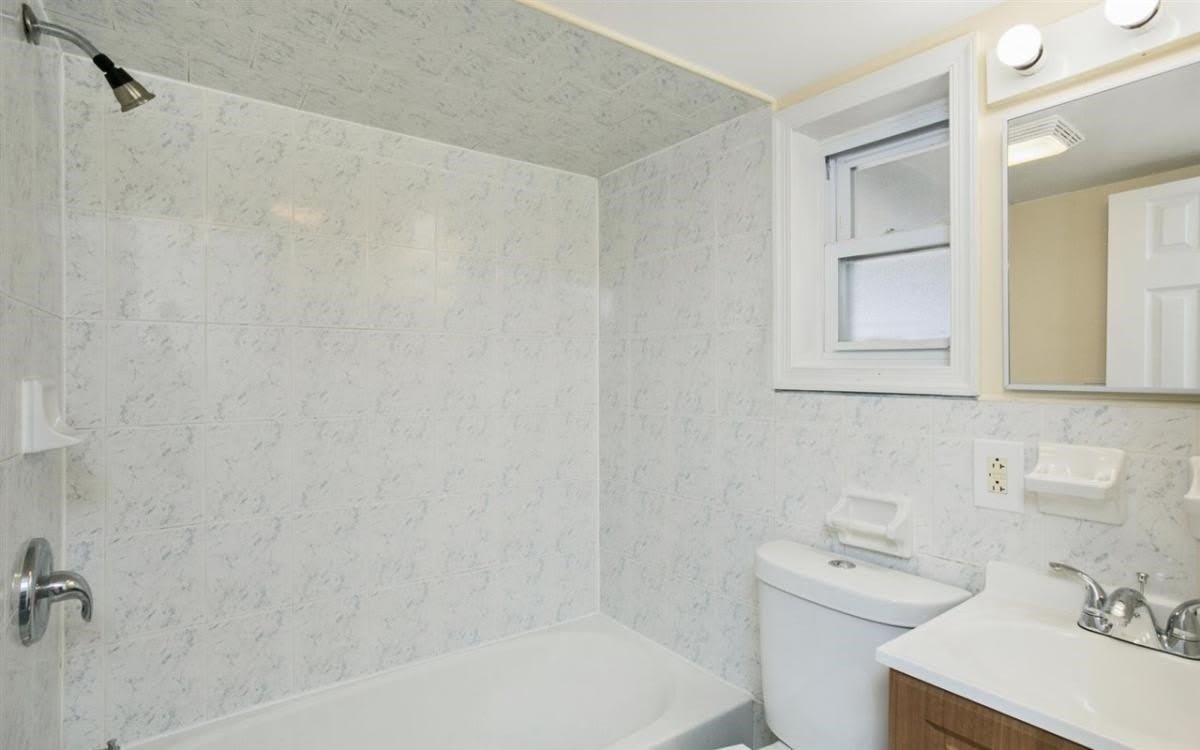 213 NUNDA AVE – photo 1 of 6