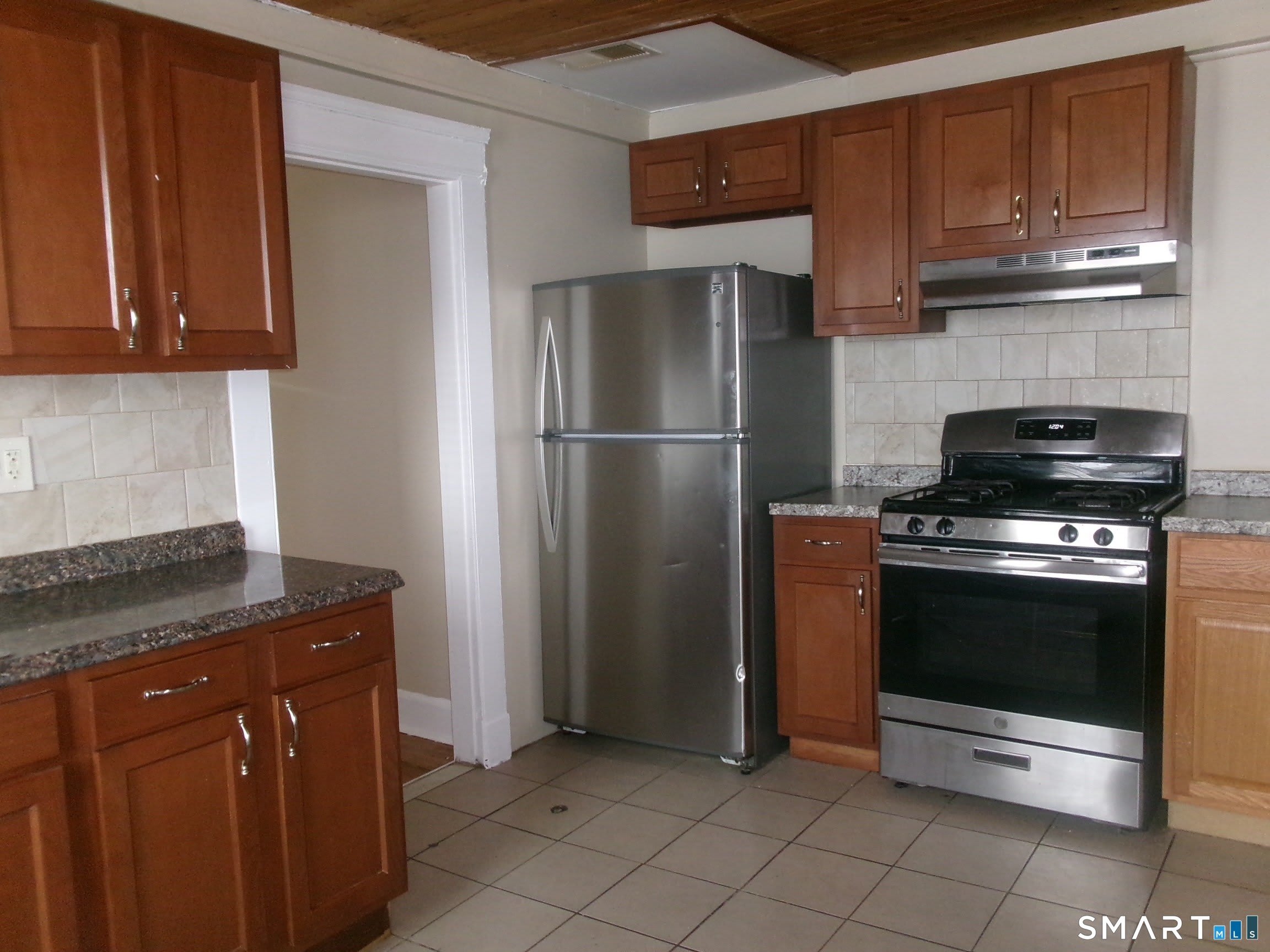 182 Oak Street – photo 1