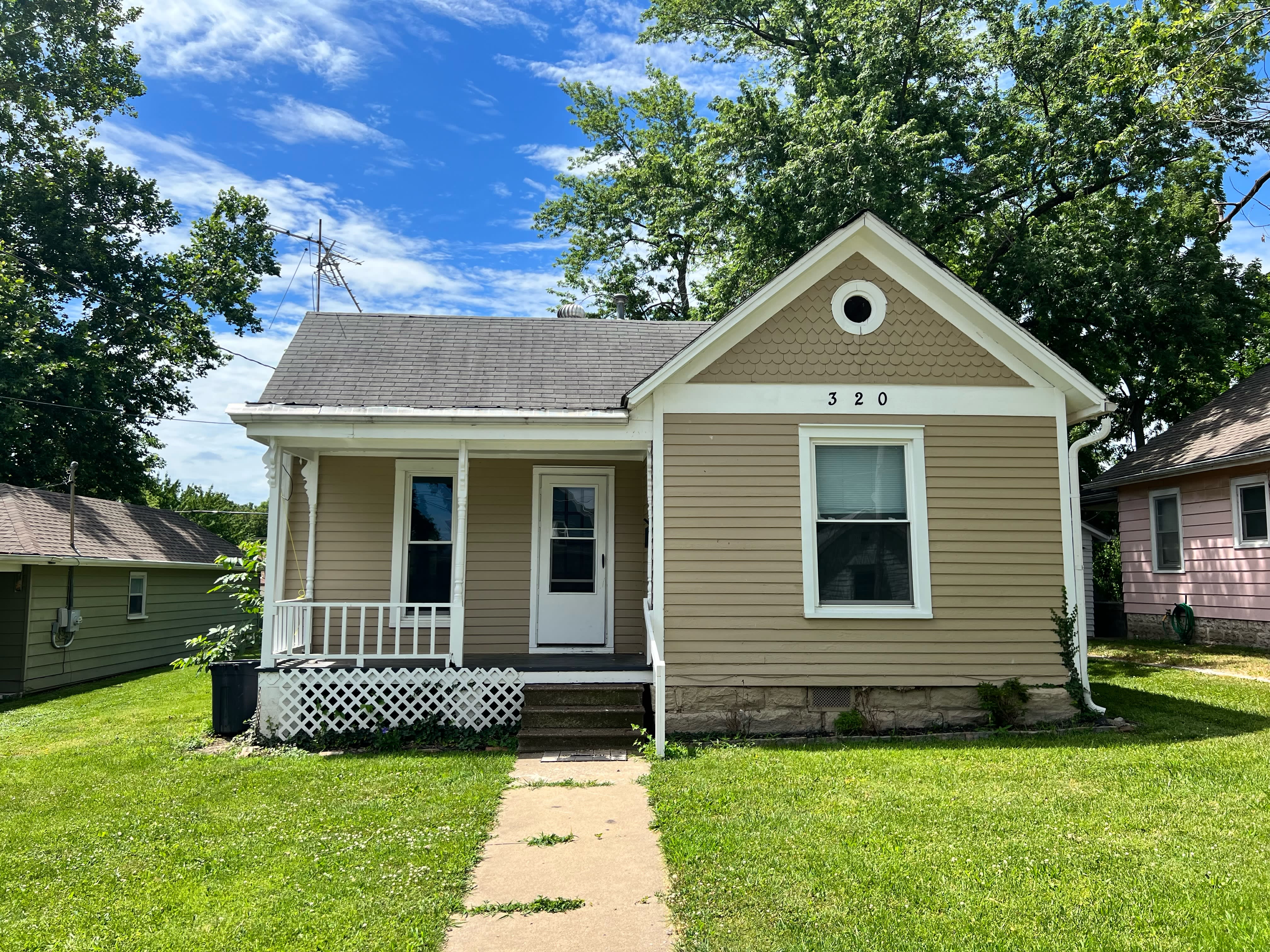 320 Jackson St – photo 1 of 9