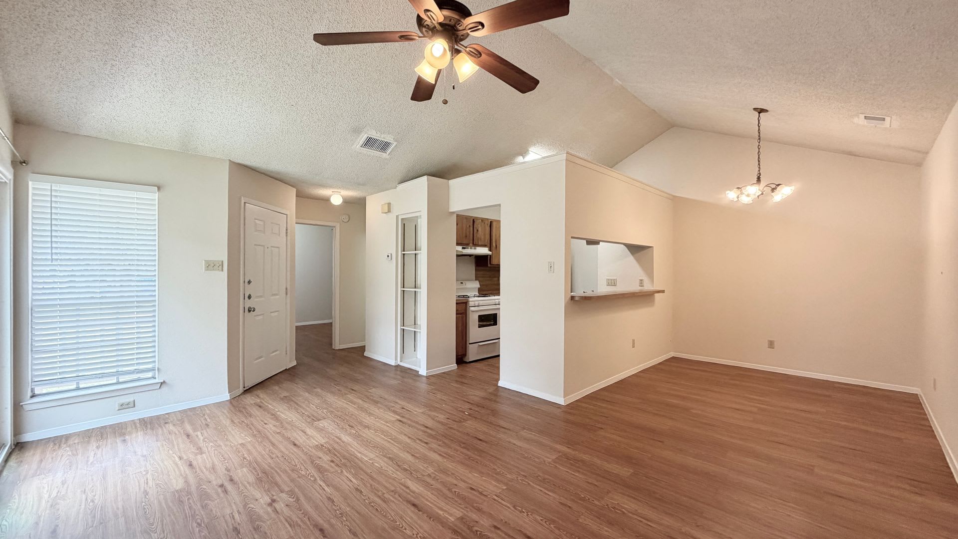 Nice 2 bedroom, 2 bath Duplex in Dorsett Oaks – photo 1