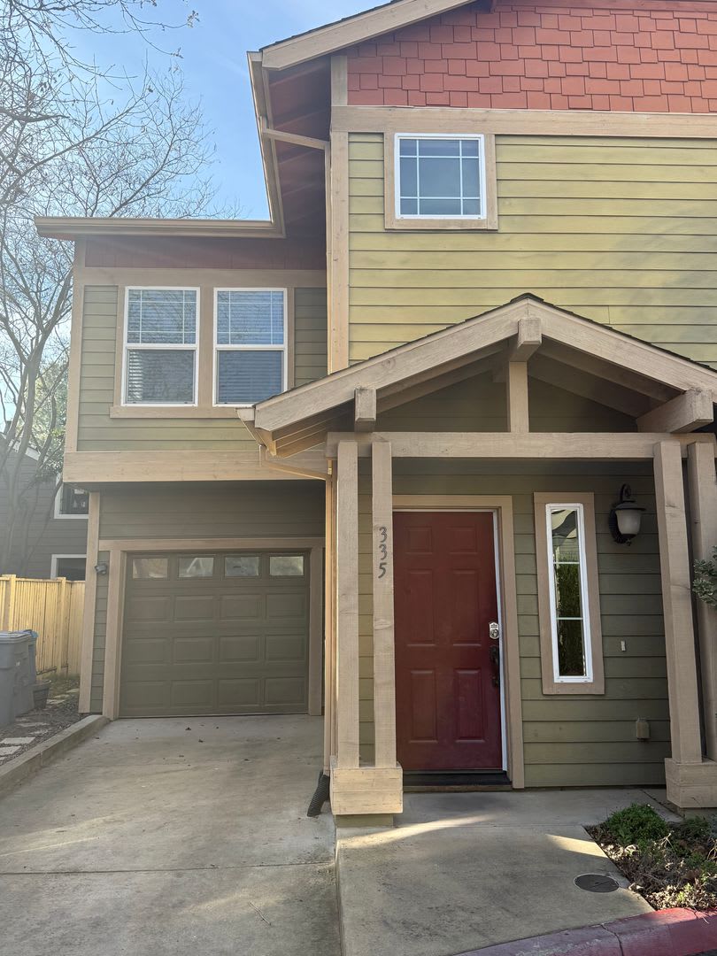 3 Bedroom Home Close To Gym And Shopping 1 000 Off First Month S Rent – photo 1 of 155