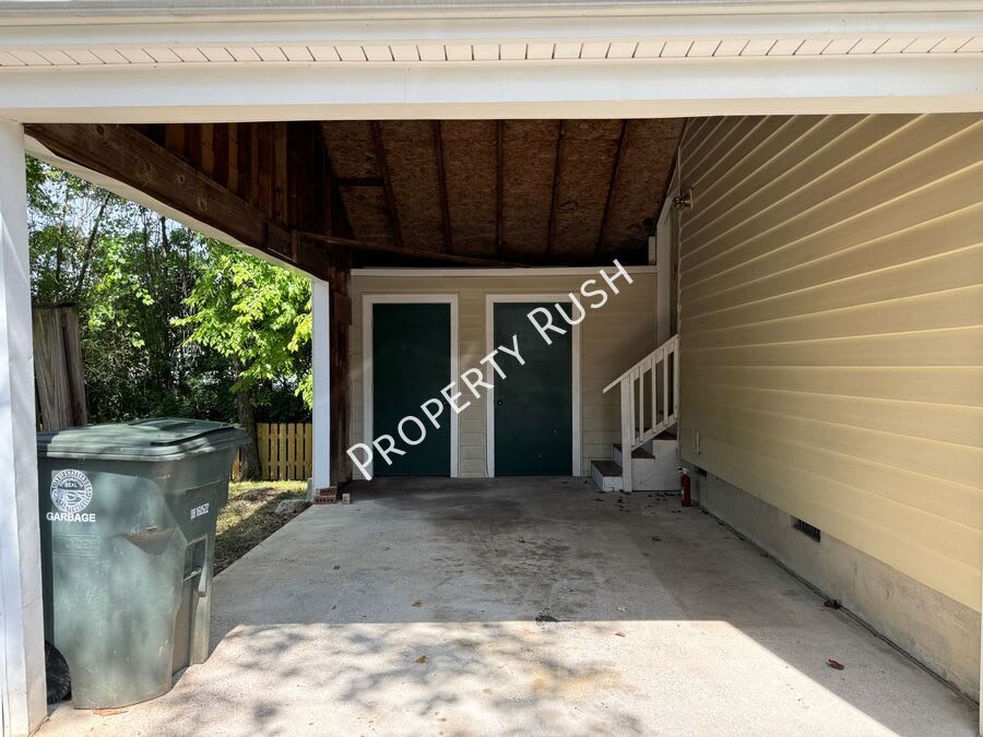 1620 Hickory Place – photo 1