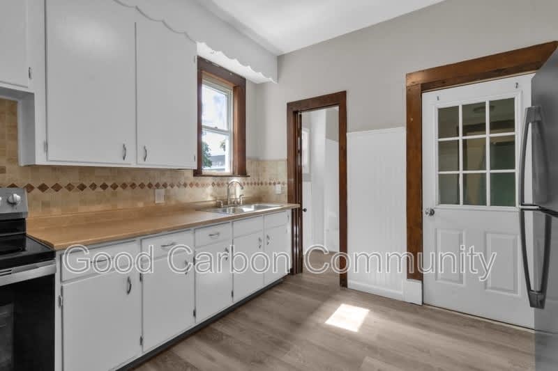 24 Lincoln Ave – photo 1 of 15