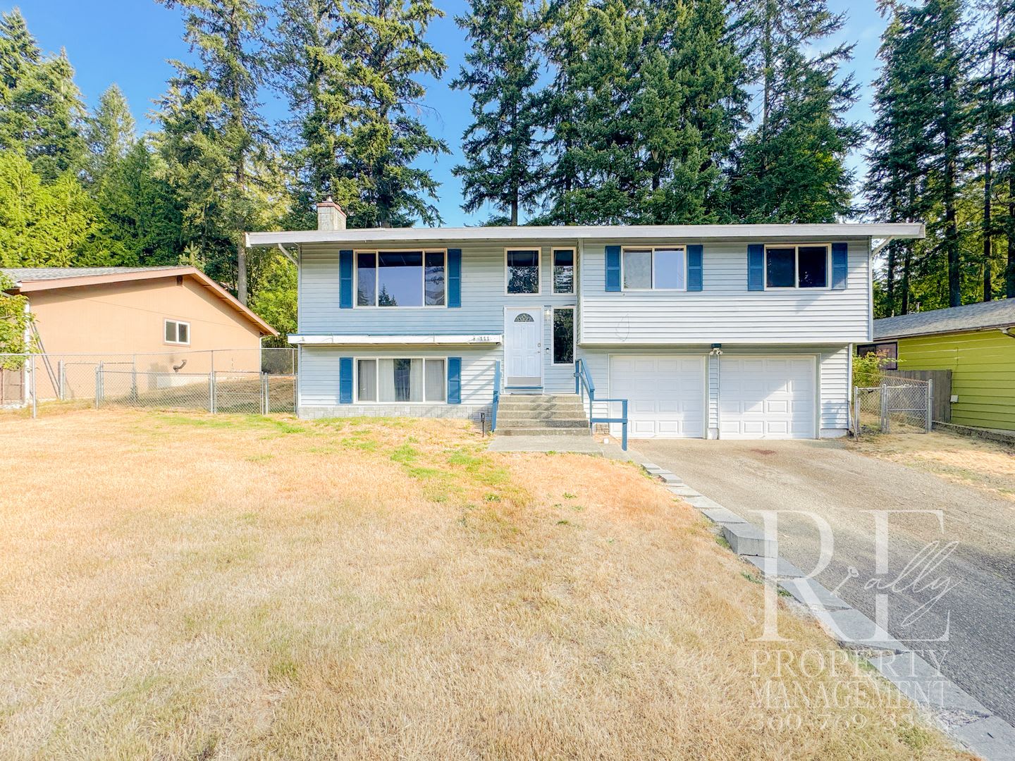 Spacious Port Orchard Split-Level with A/C, Two Living Areas & Fenced Backyard – photo 1