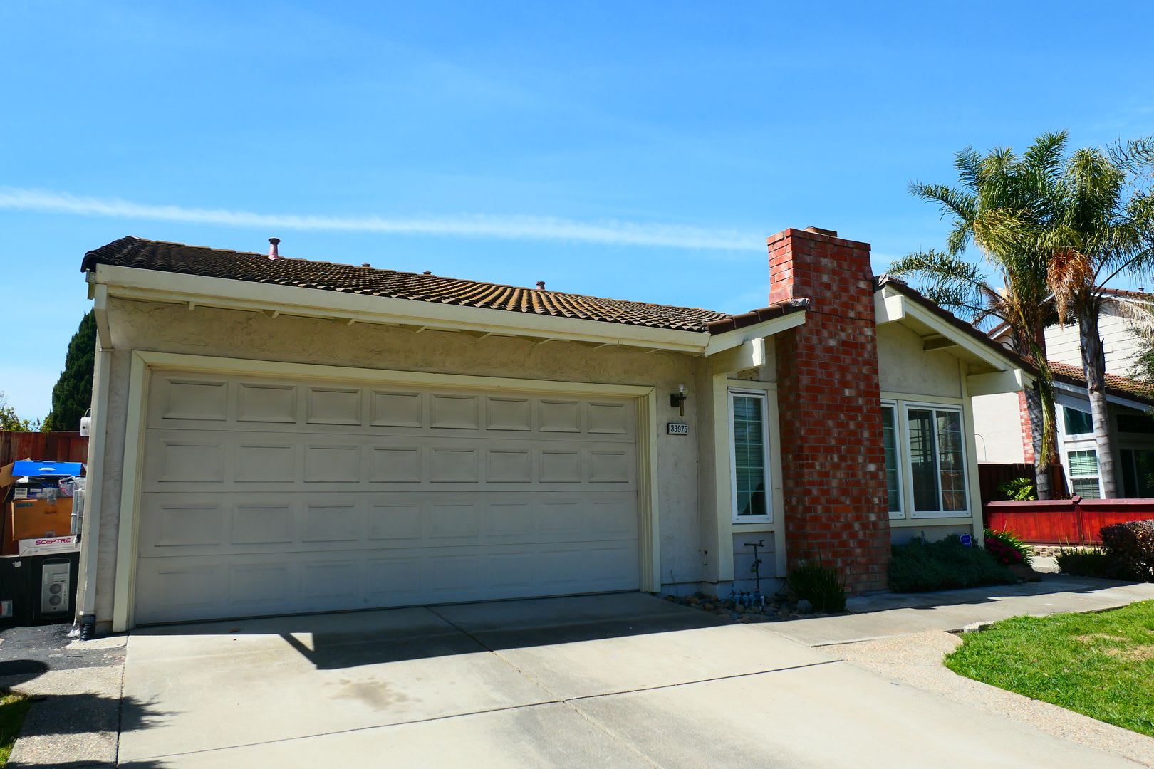 3bed/2 full bath + 1 office in the backyard. Single Family Home! – photo 1