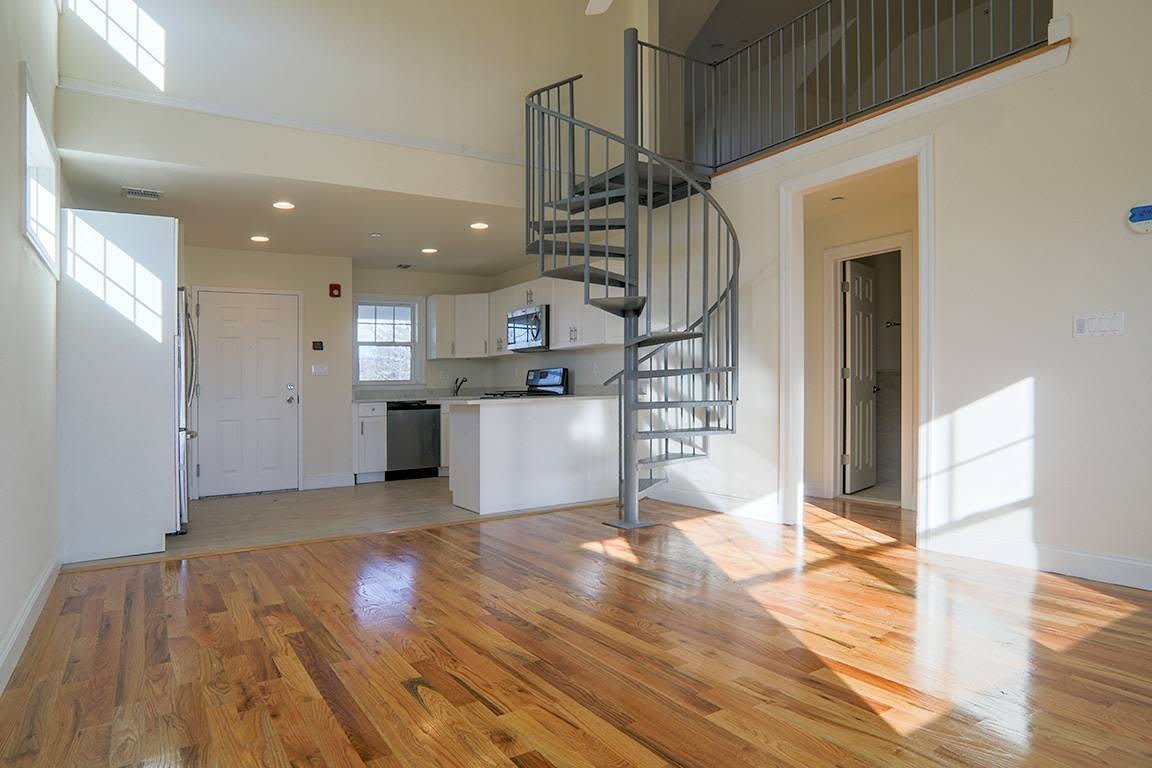 40 Cedar Swamp Rd – photo 1 of 95