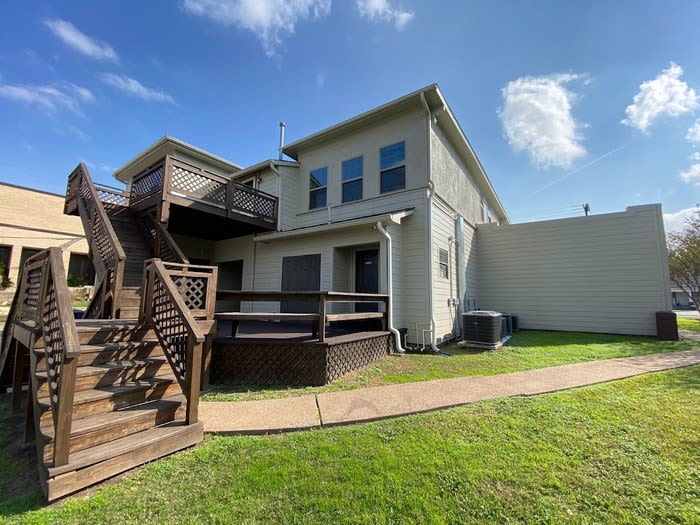 329 East Washington Avenue – photo 1