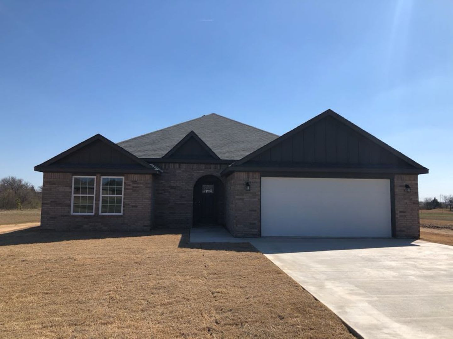Spacious 3/2 in Durant School District – photo 1 of 12
