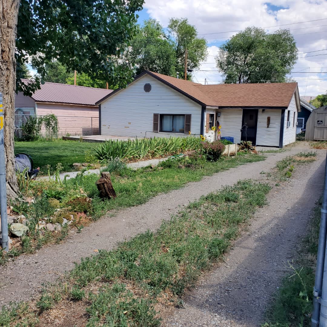 913 Cedar St – photo 1 of 2