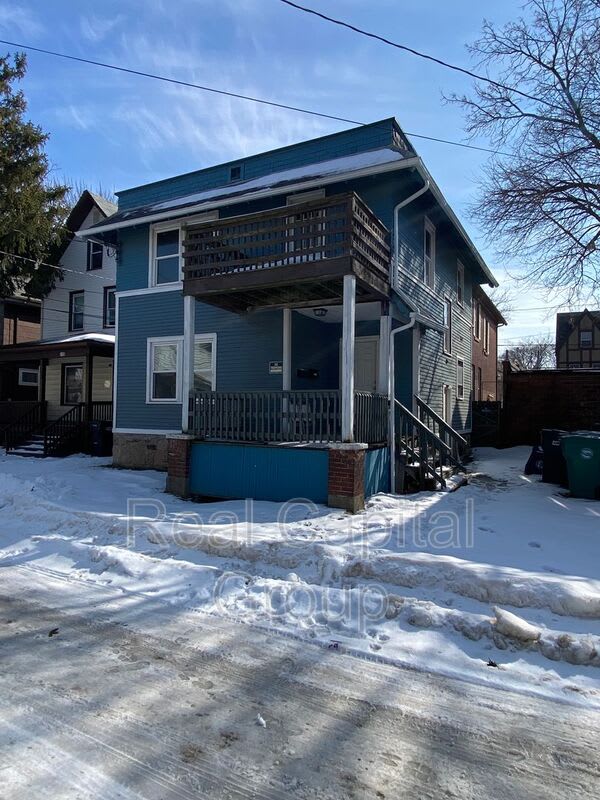 709 Townsend Pl – photo 1 of 12