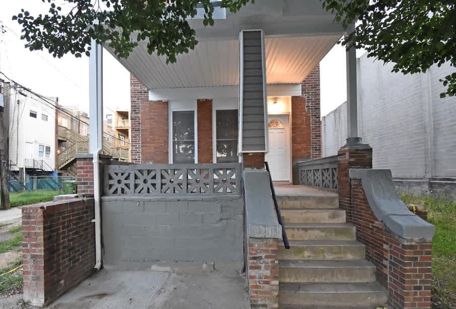 2402 Lakeview Avenue – photo 1