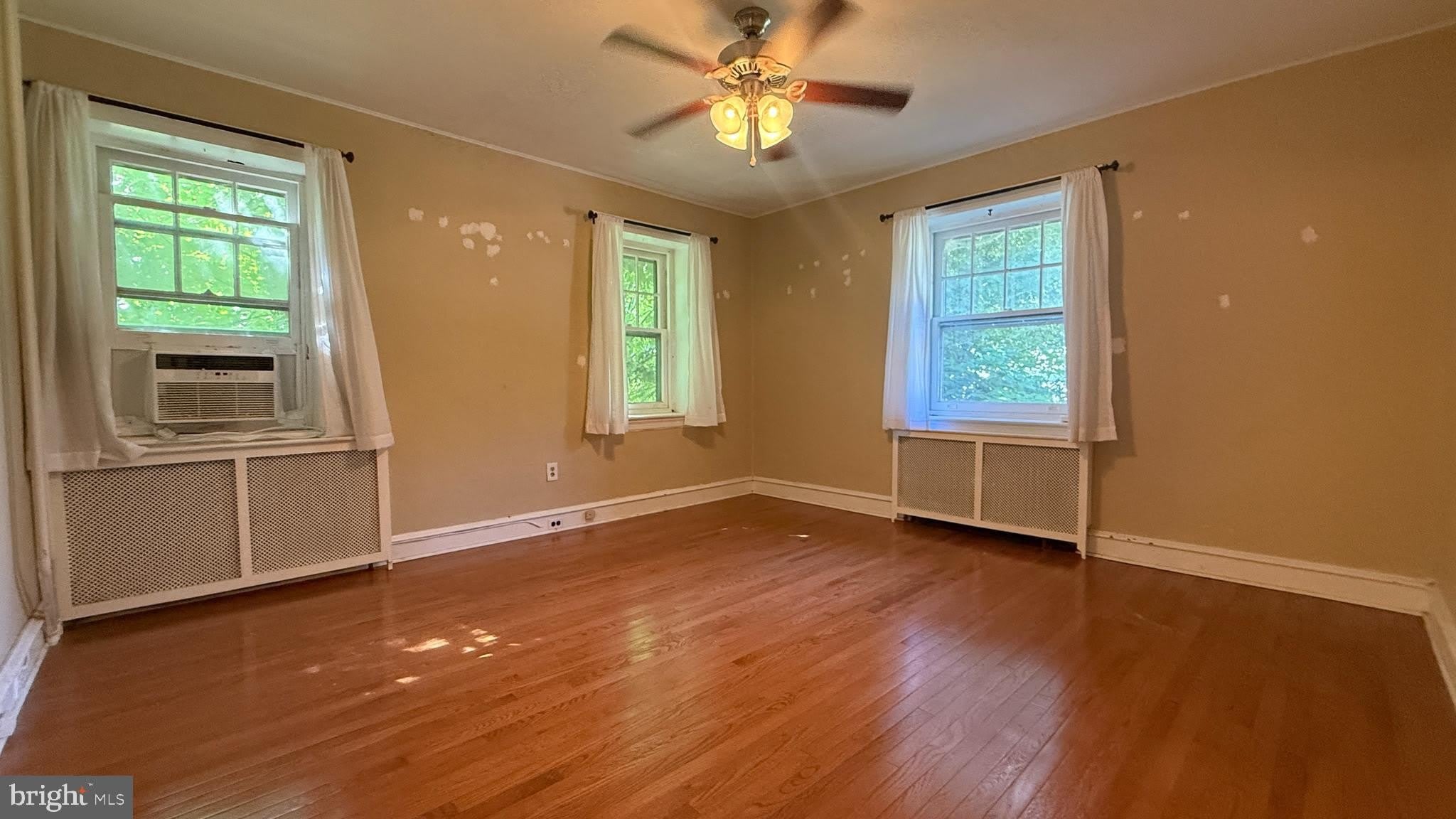 316 GERARD Avenue – photo 1 of 14