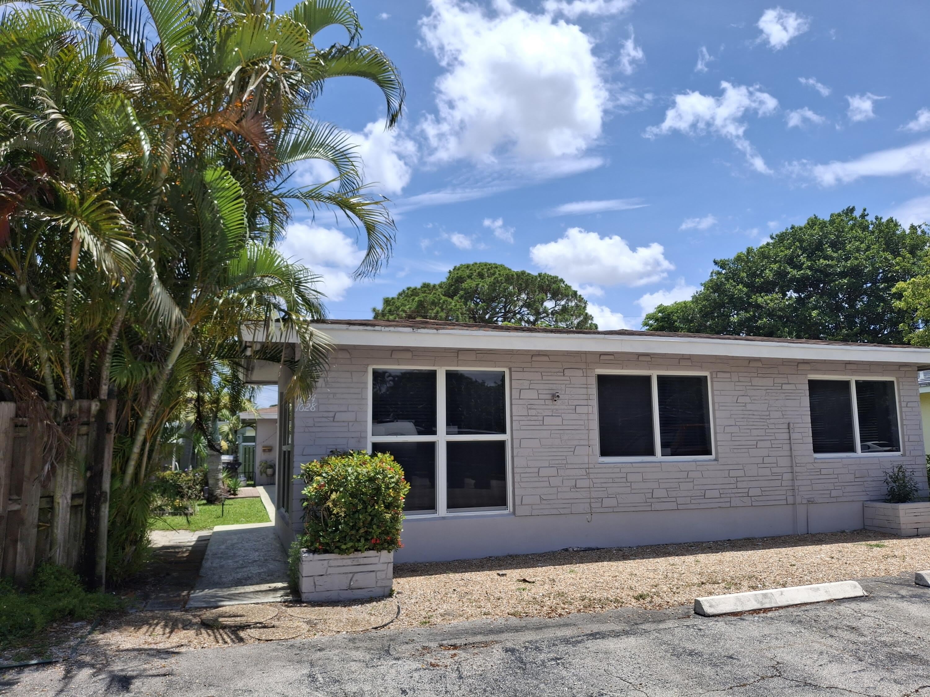 1624 NE 25th Street – photo 1