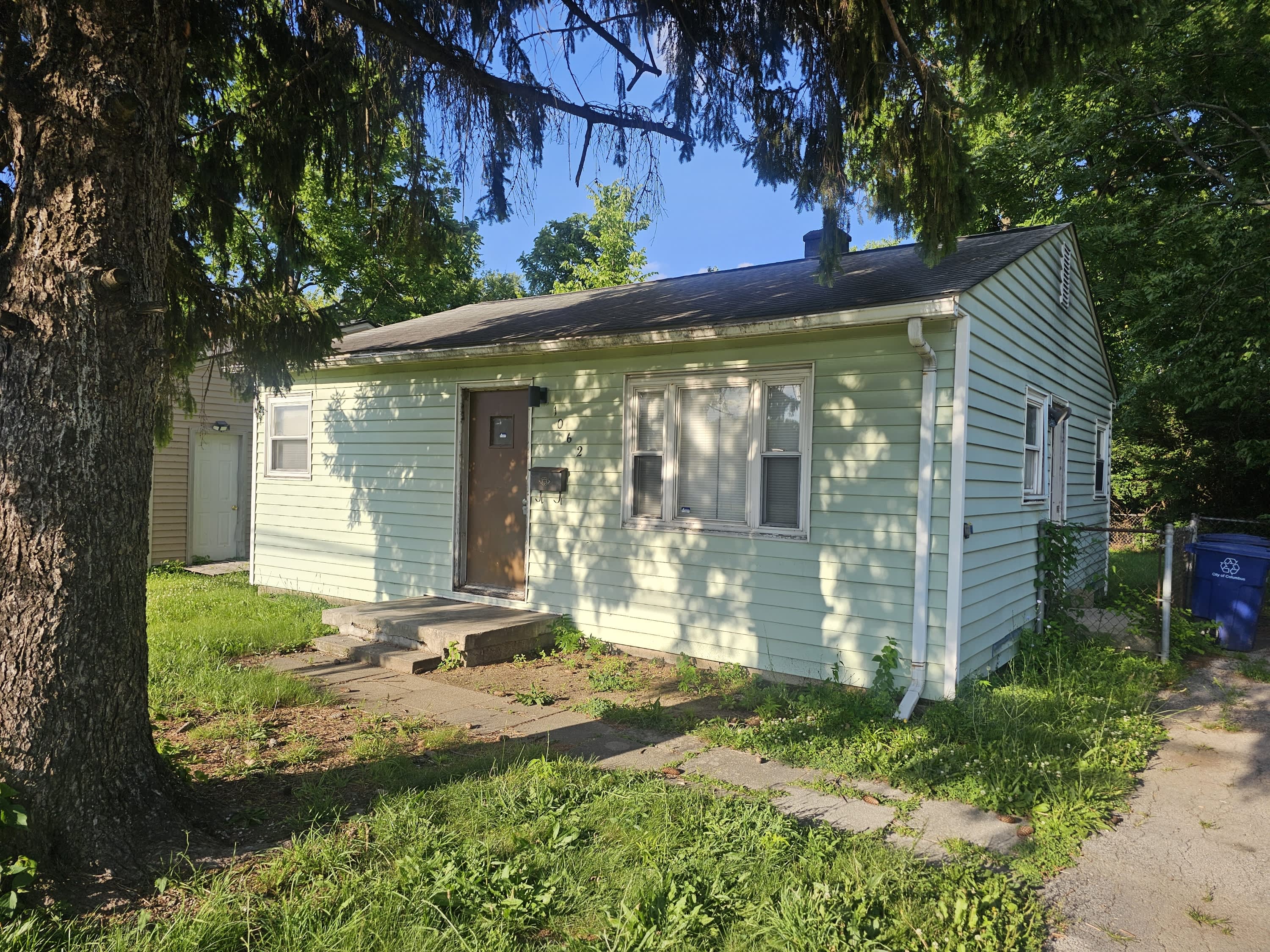 1062 Brentnell Ave – photo 1