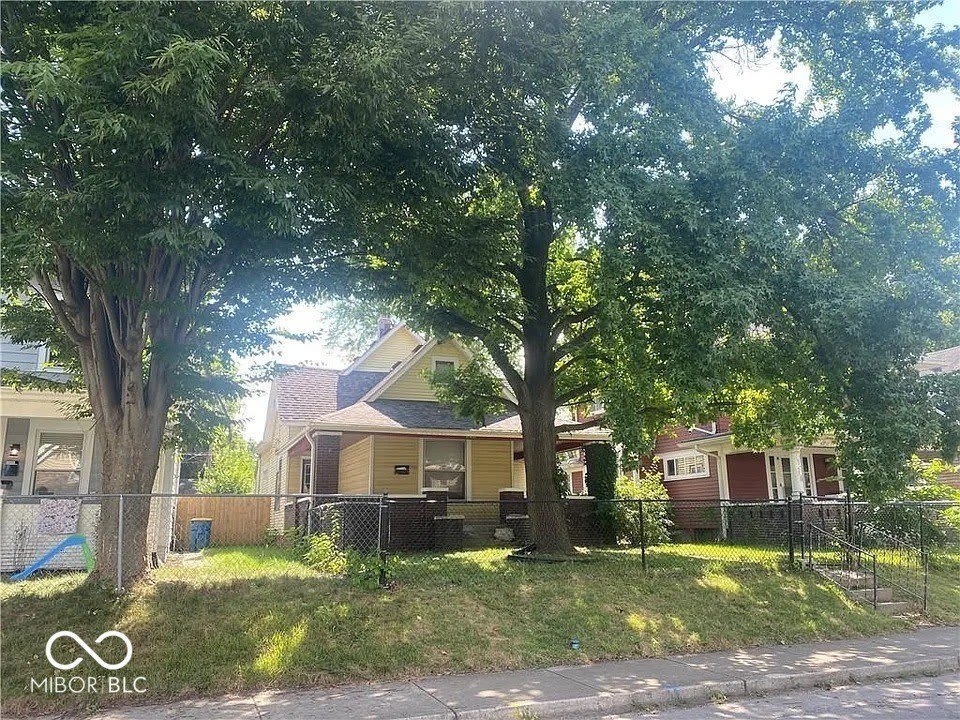 1201 N Oxford Street – photo 1 of 11