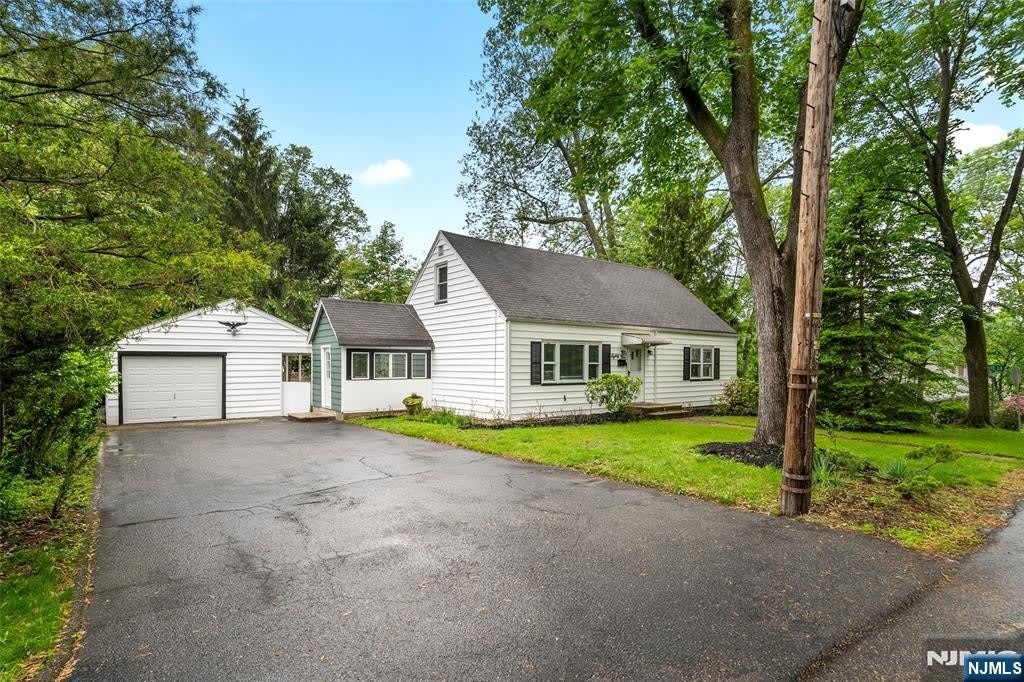 85 Serpentine Road – photo 1 of 24