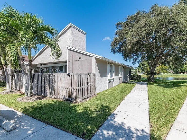 518 Woodgate Cir – photo 1
