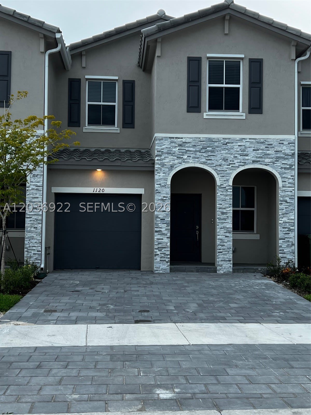 1120 SE 26th Ter – photo 1