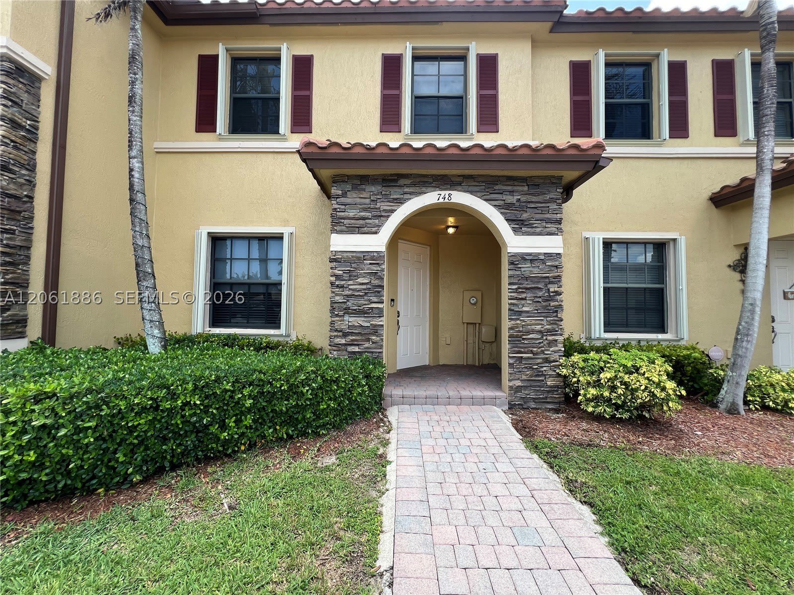 748 SE 32nd Ave – photo 1