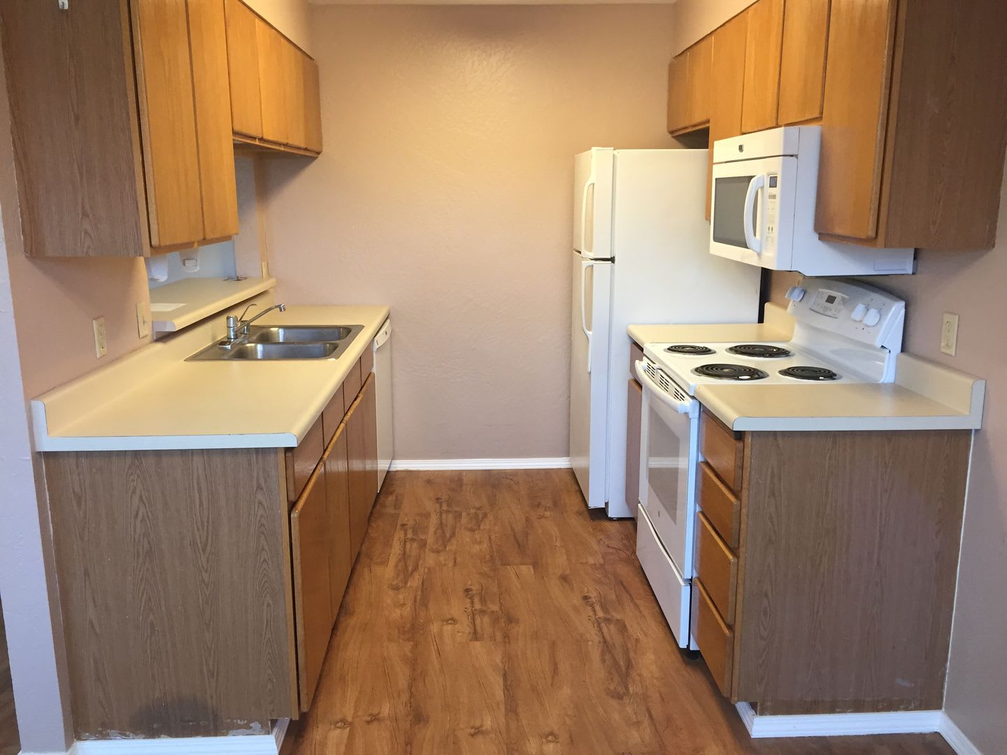 2 Bed/1Ba Apartment, tenant only pays electric – photo 1 of 16