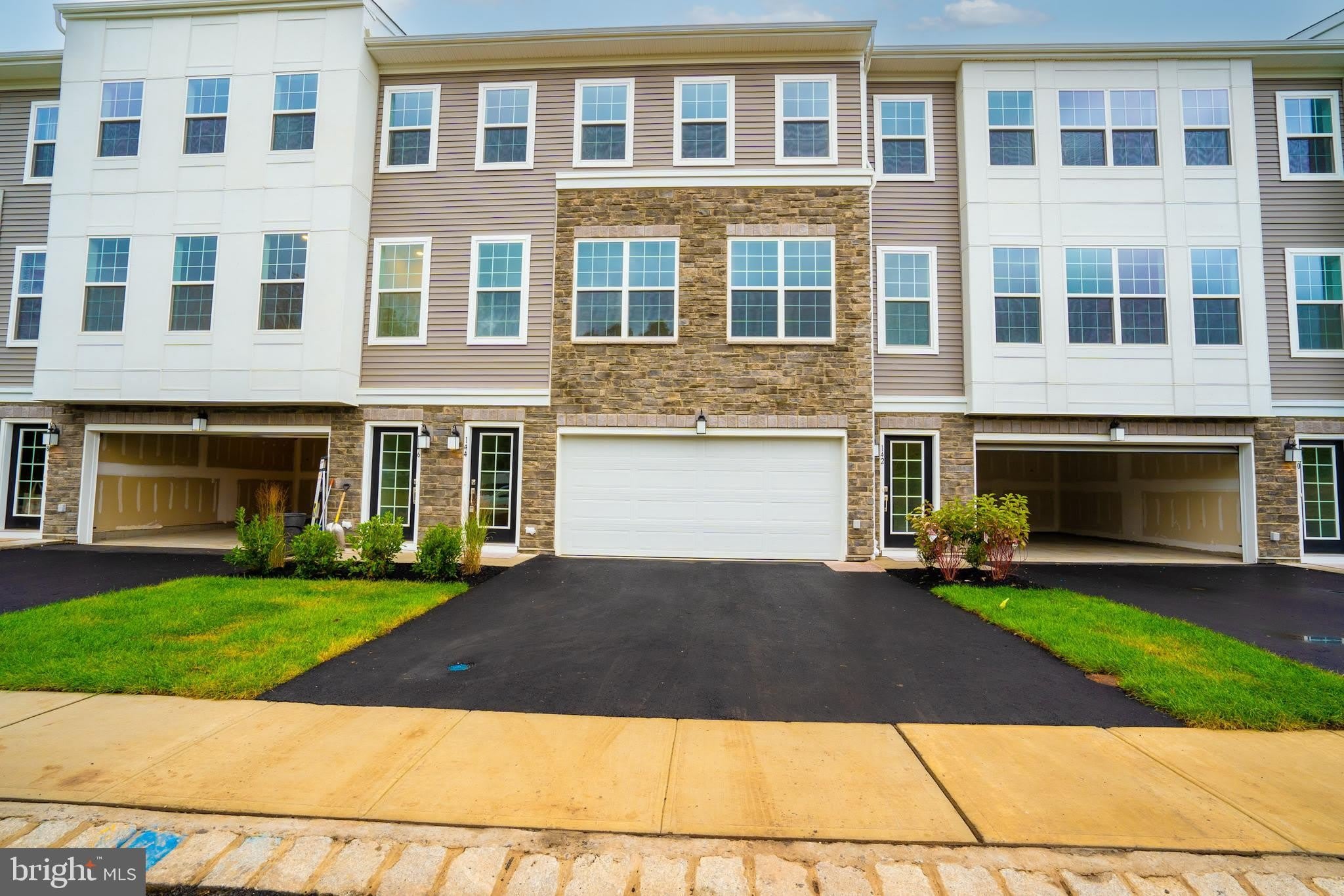 144 ADA HIGHTOWER Avenue – photo 1