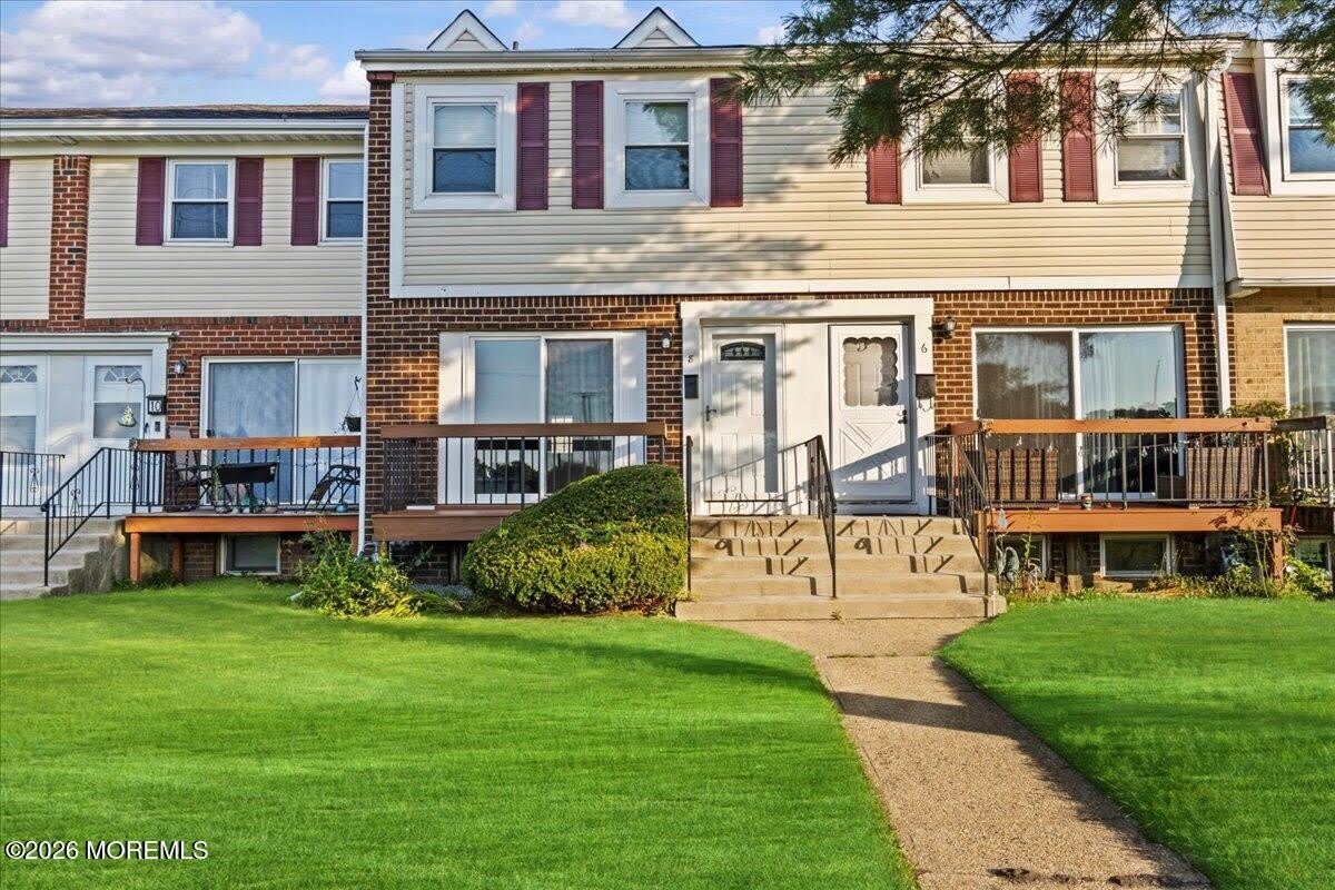 8 Primrose Lane – photo 1 of 26