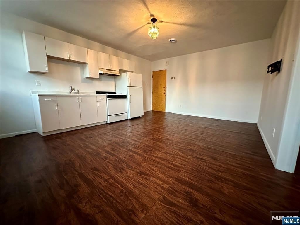 530 Valley Brook Avenue – photo 1 of 7