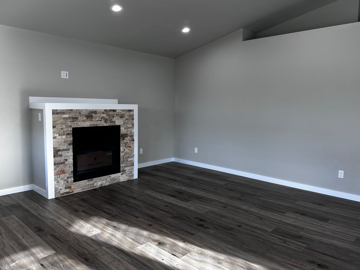 Gorgeous 2 Bedroom, 2 Bath with Garage is ready for you! – photo 1 of 24