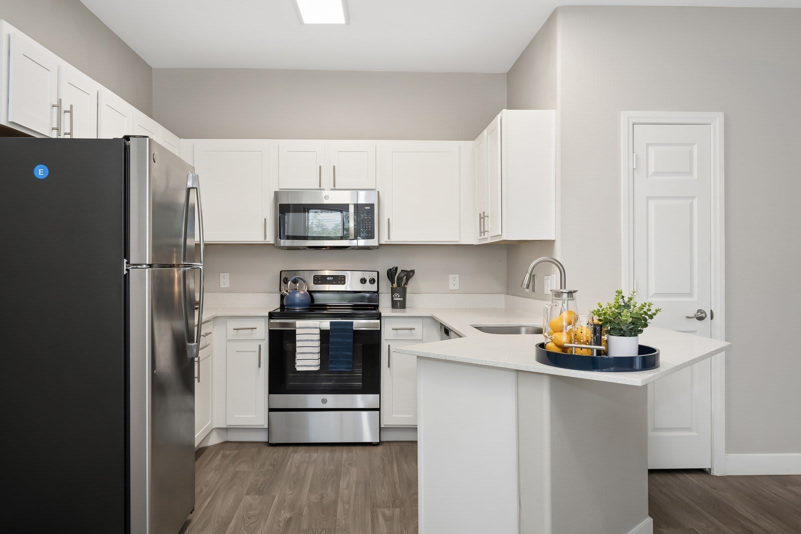 2150 Apartments – photo 1