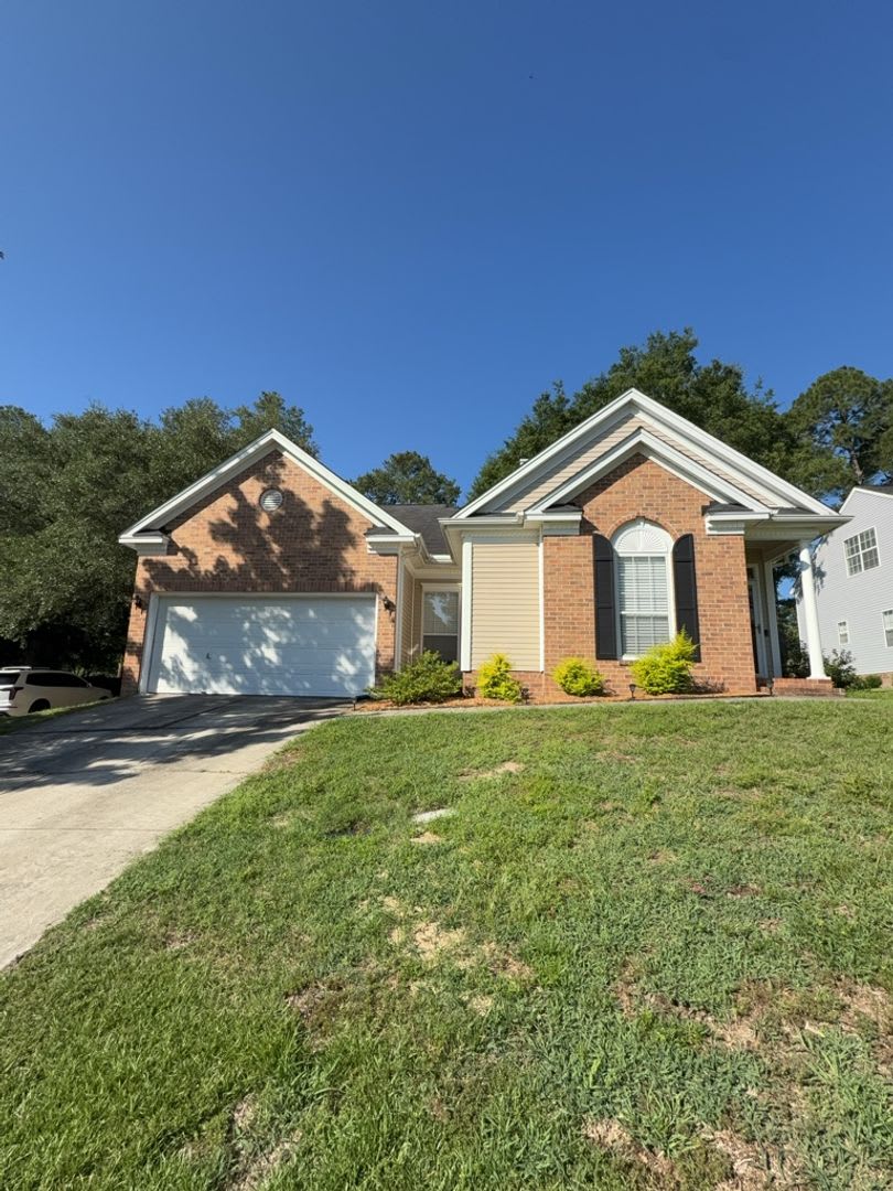 FOR RENT 117 Glenbrooke Circle