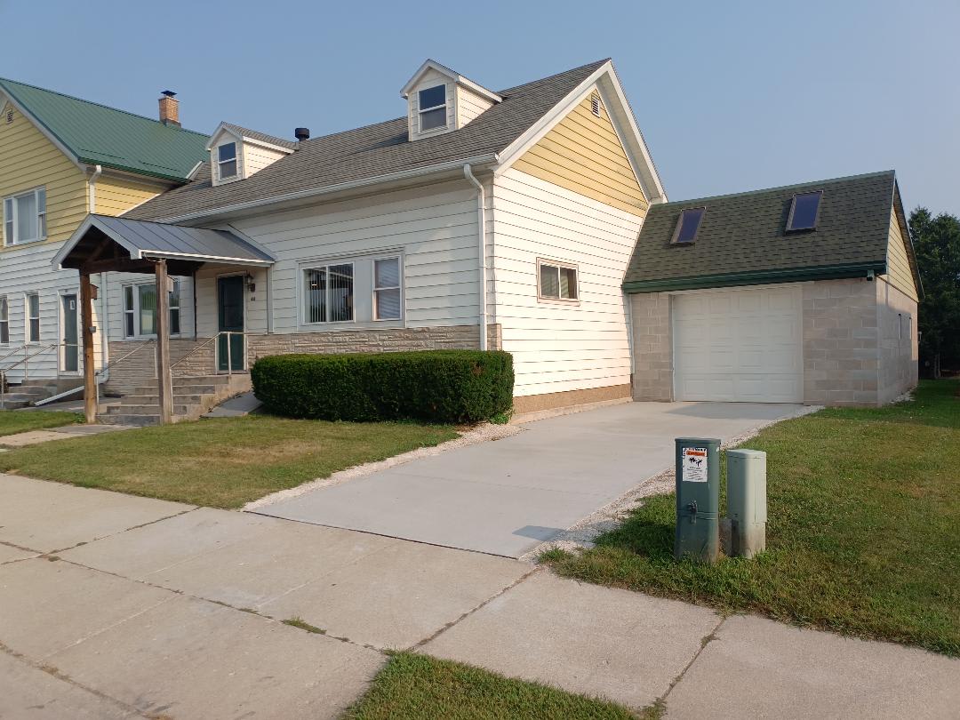 418 Manitowoc Street – photo 1 of 11