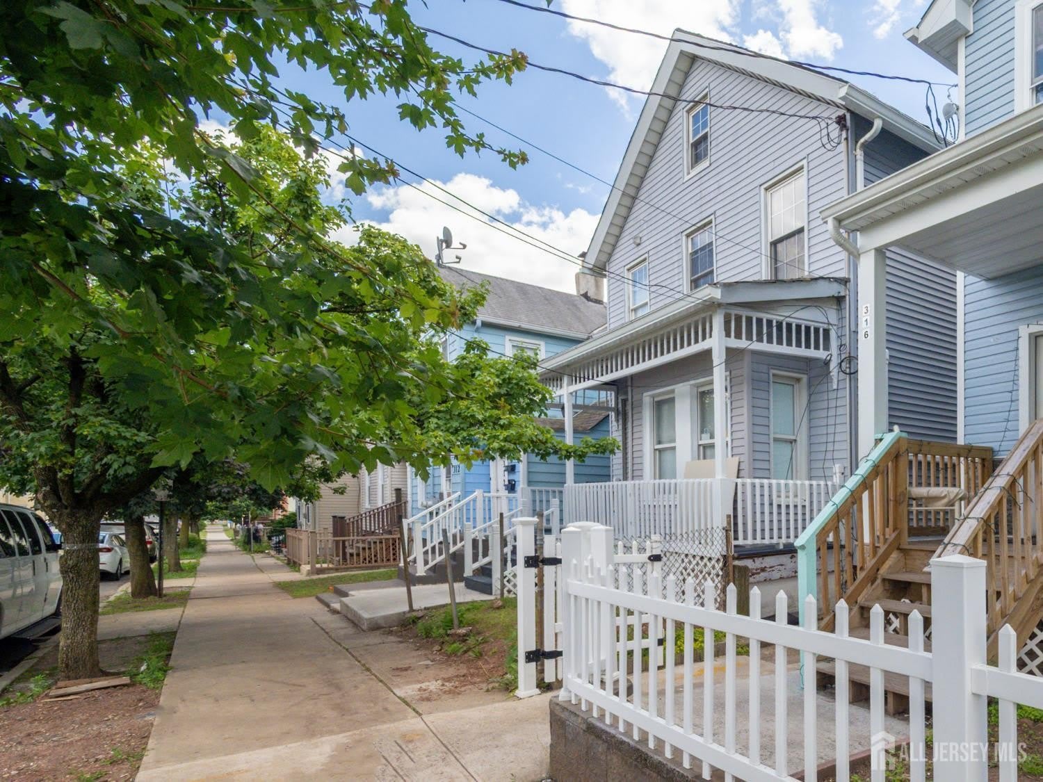 314 Seaman Street – photo 1 of 6