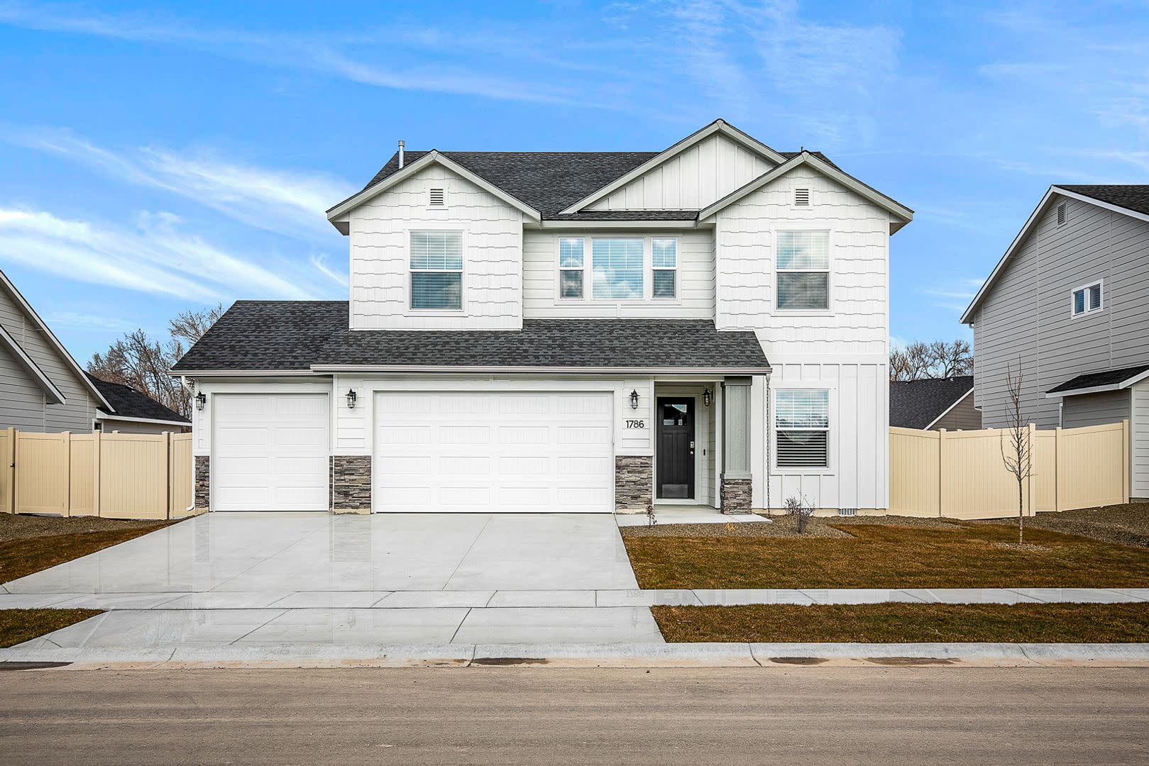 BEAUTIFUL &amp; SPACIOUS 2636sf Nampa Home w/3-Car Garage – photo 1 of 20