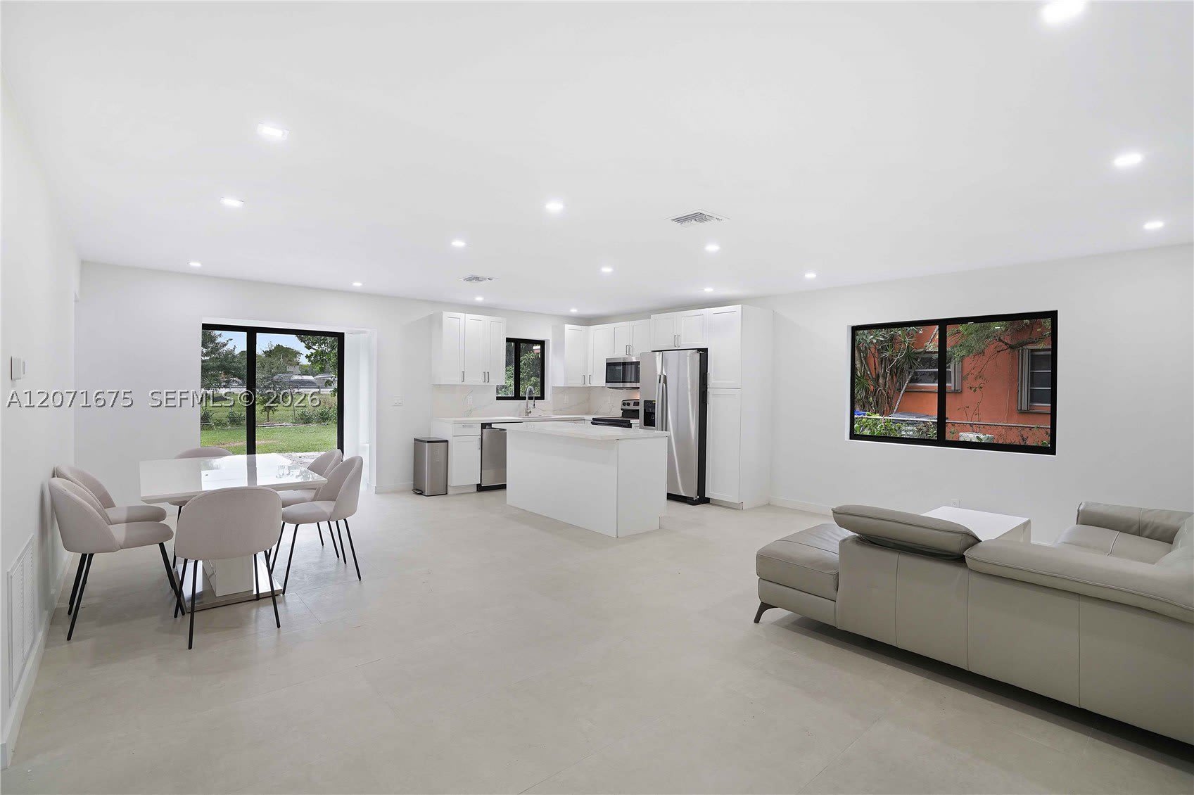 2230 N 62nd Ave – photo 1