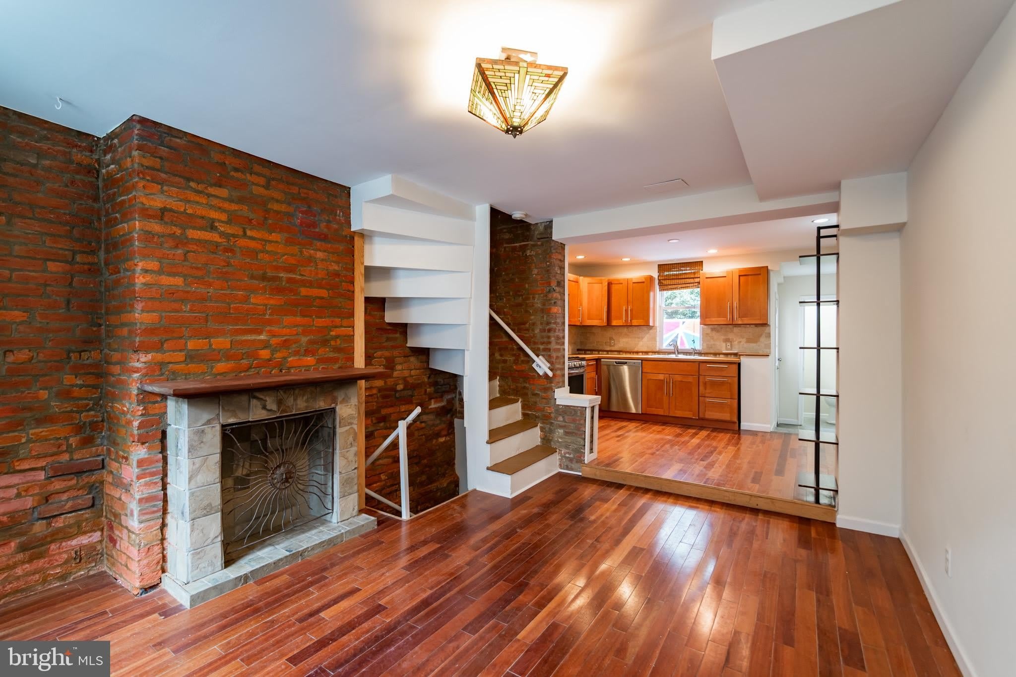 211 W Stiles Street – photo 1