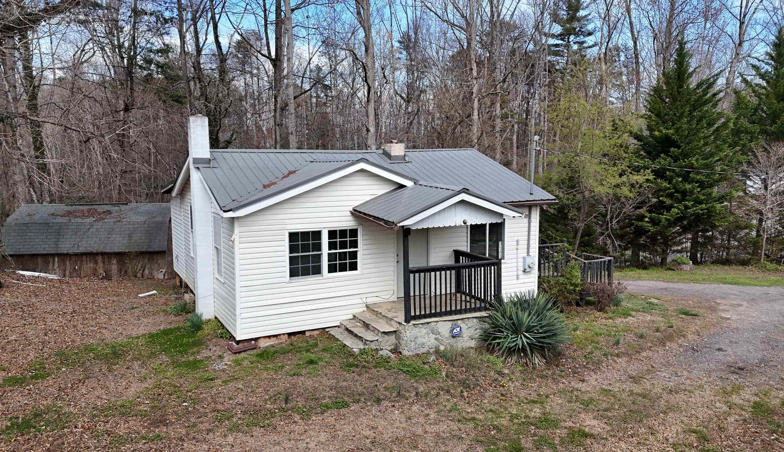 1543 Old Hwy 10 E – photo 1 of 11