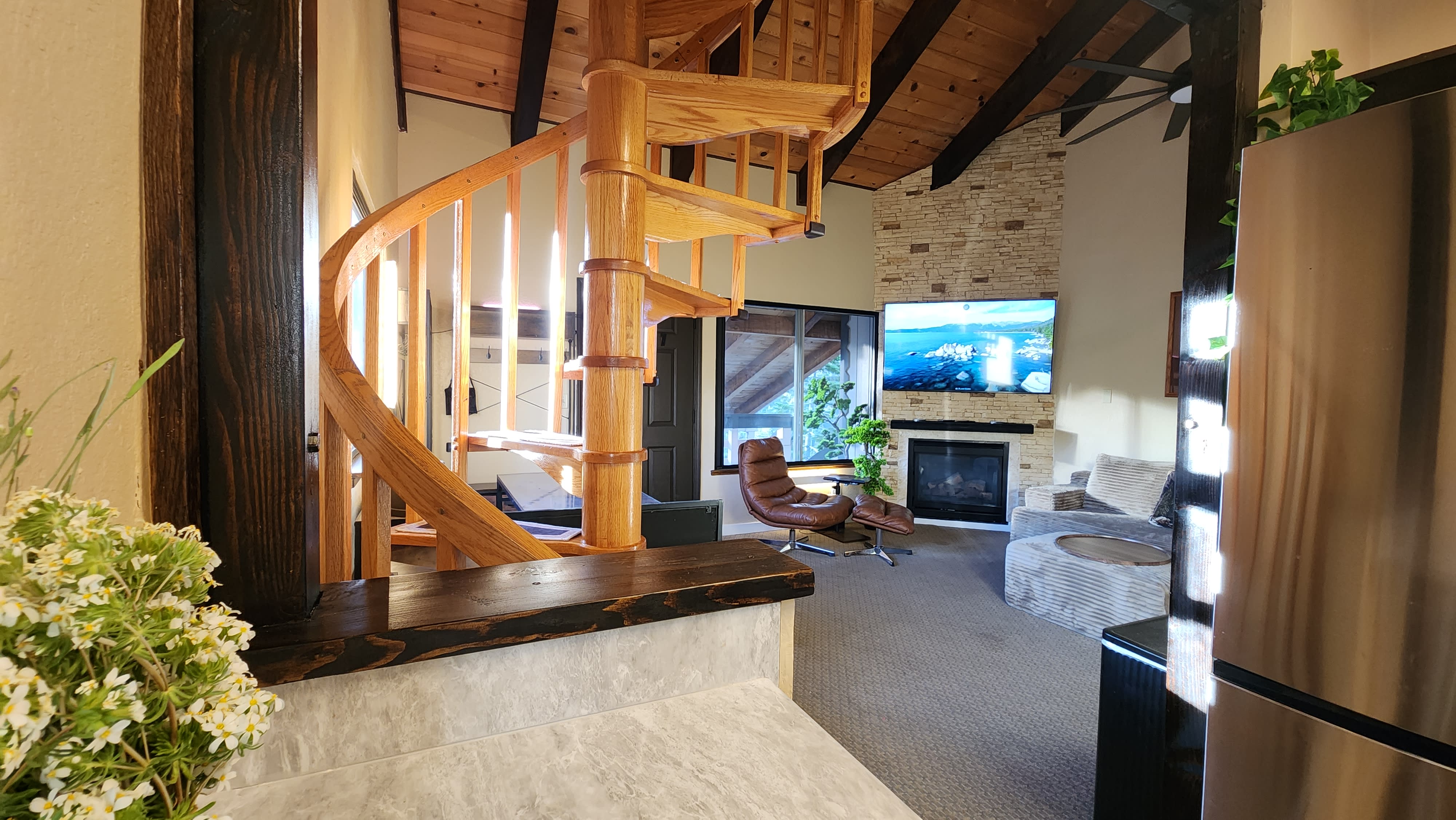 305 Galaxy Ln – photo 1 of 44