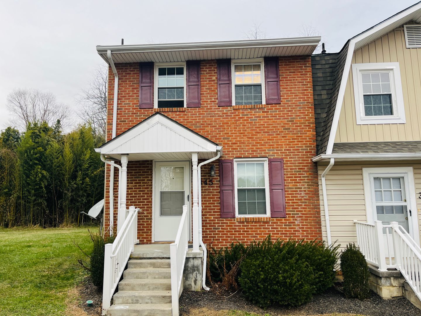 2 Bedroom, 1.5 Bath Townhouse – photo 1