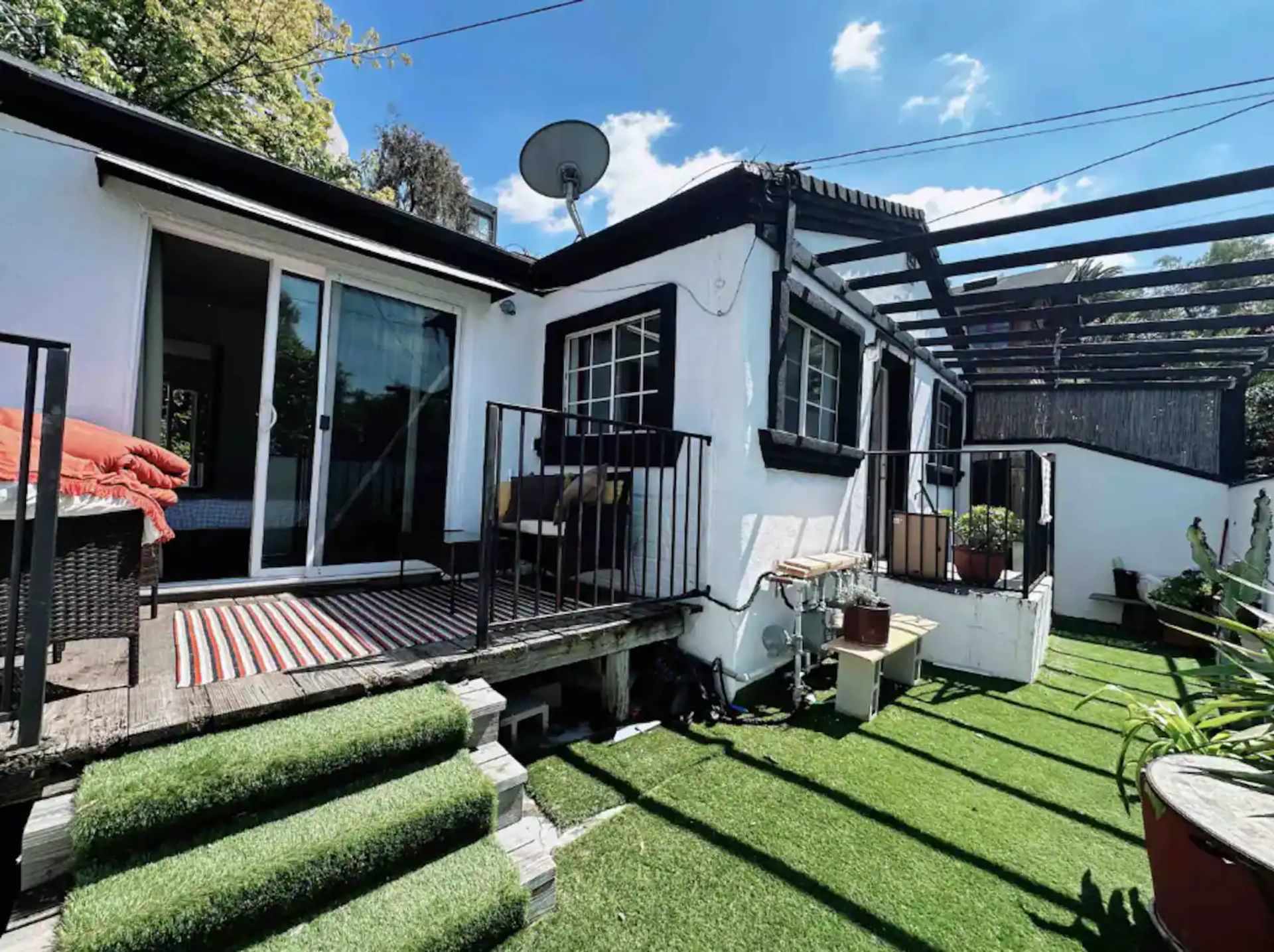 1 bed / 1 bath apartment in Echo Park is now available – photo 1