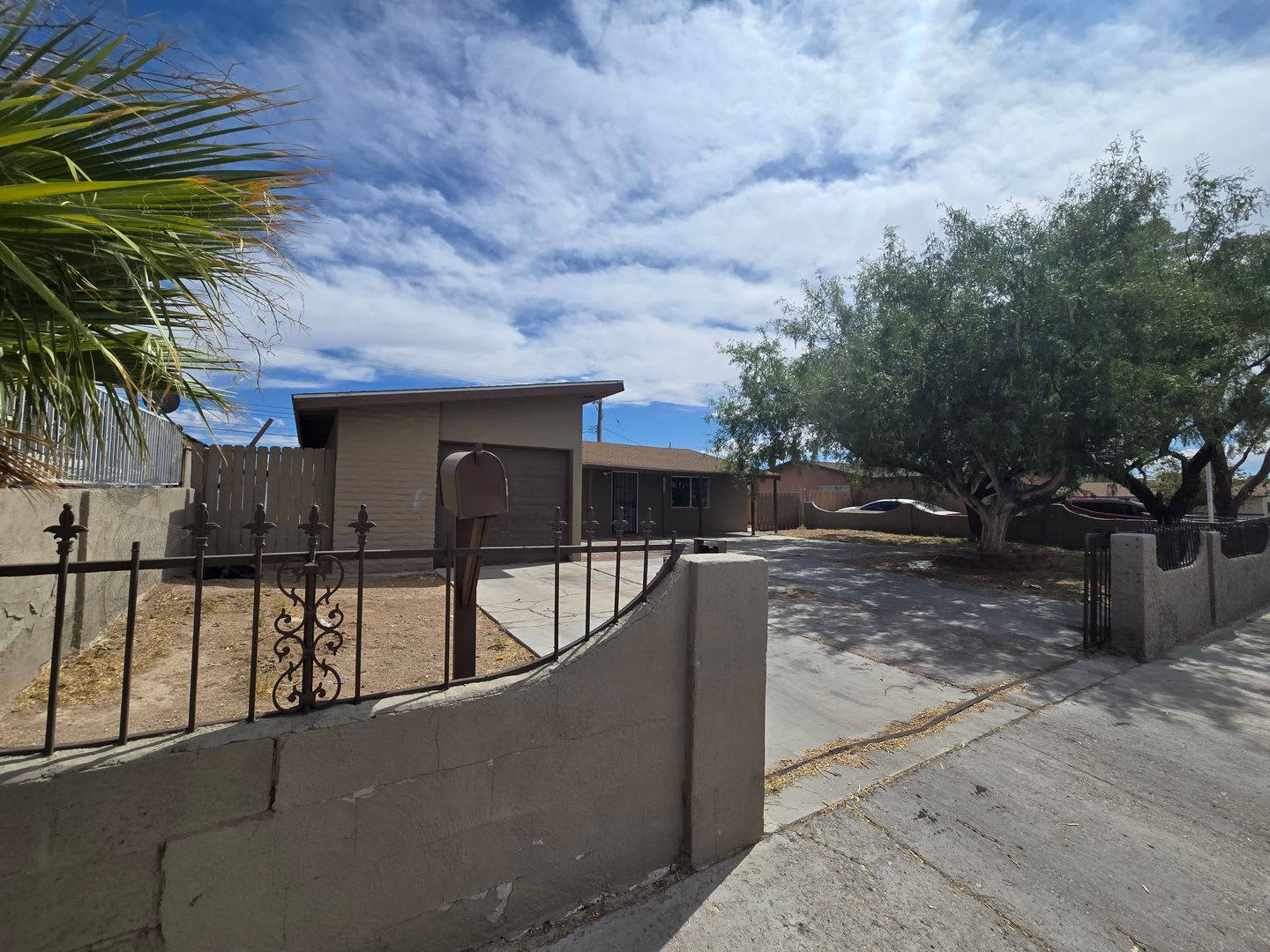 Remodeled 3 Bedroom 1 Bathroom Home! Lock in $1650 off your third month of rent! – photo 1