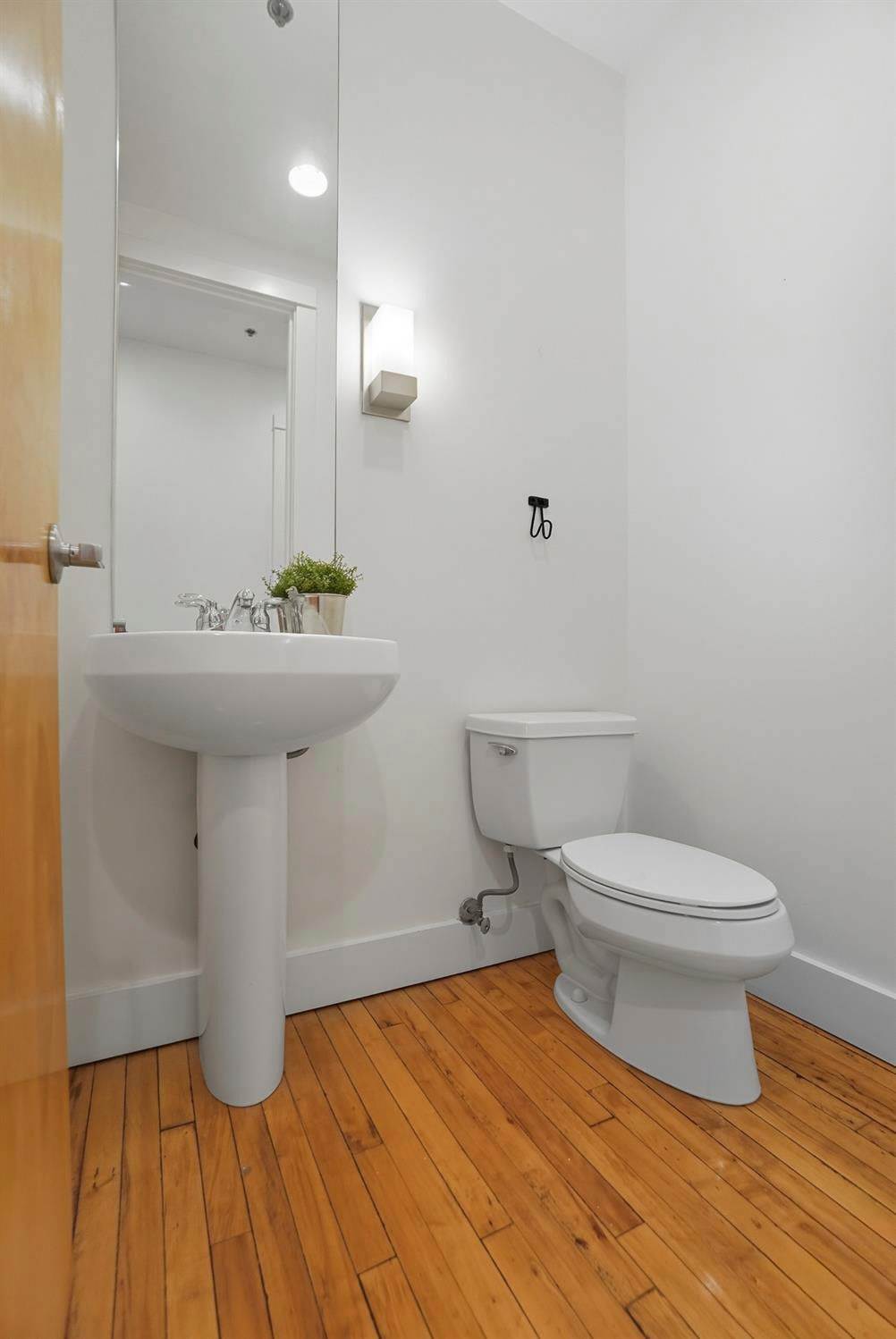 26 E 6th St – photo 1