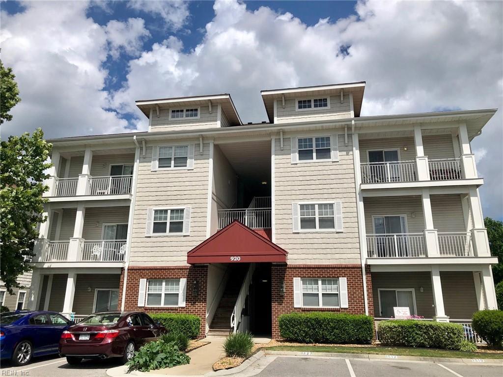 920 Southmoor Drive 204 – photo 1