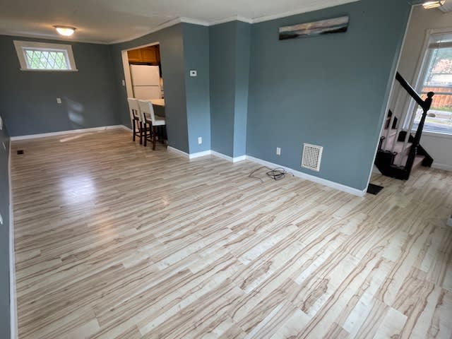 306 1/2 W Linden St – photo 1 of 10