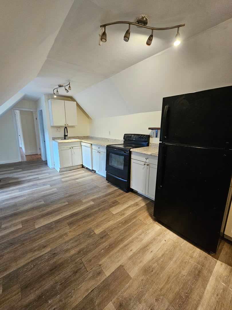 605 Hall St – photo 1