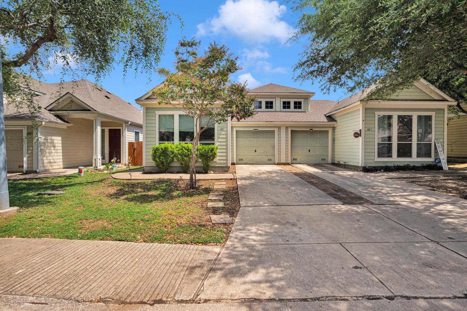 Beautiful 3 Bedroom Townhome Available For Rent For Asap Move In Medical Center Area – photo 1