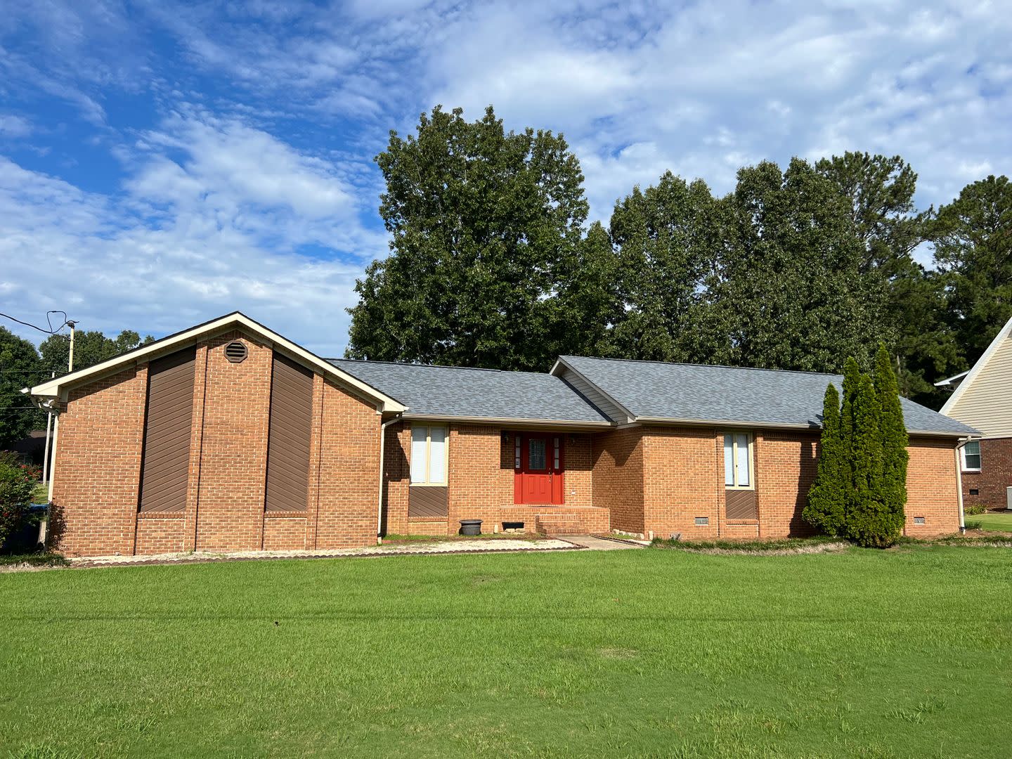 3 BR 2 BA with tons of closet space. – photo 1 of 17