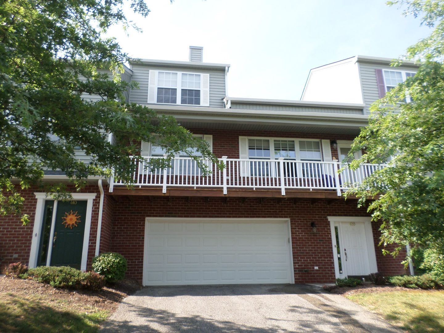 3 Bedroom 2 Half Bath Townhouse with 2 Car Garage – photo 1