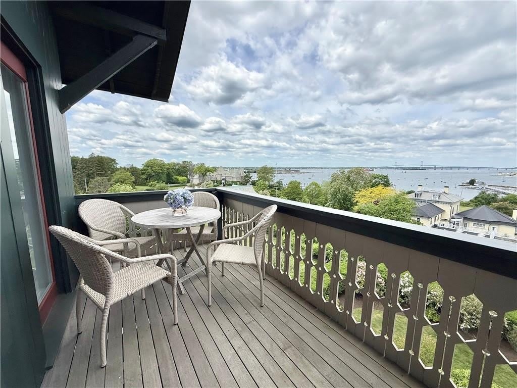 35 Chastellux Avenue – photo 1