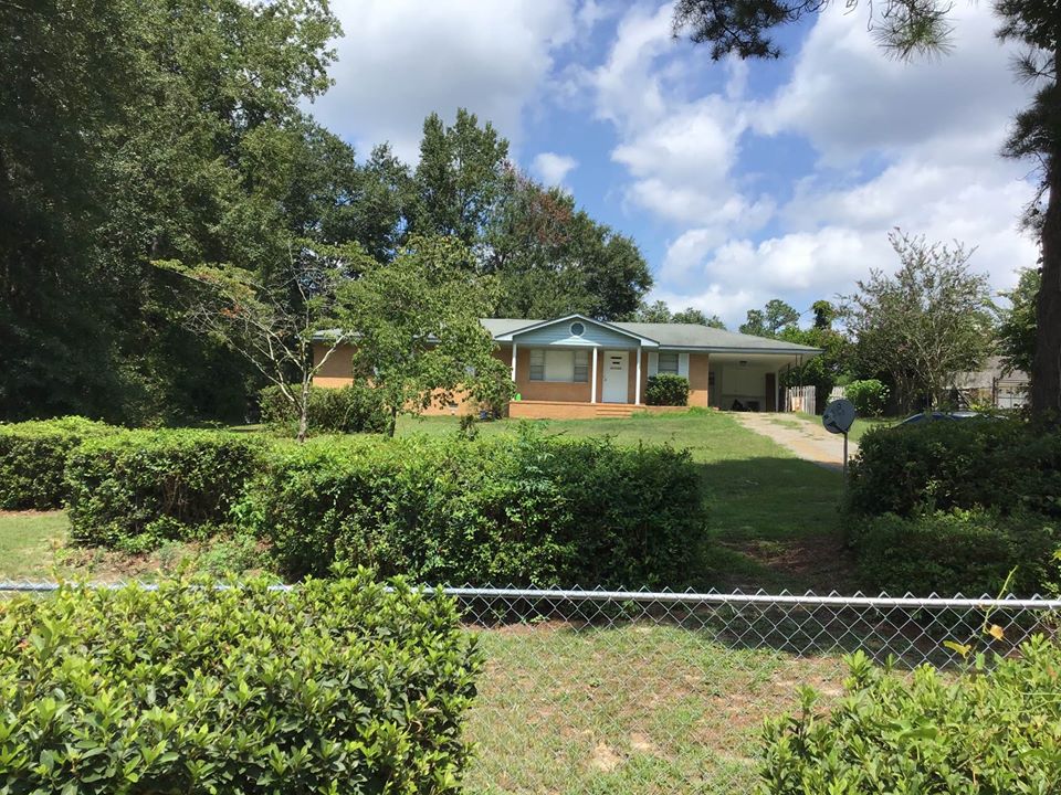 10 Hampton Drive – photo 1 of 11